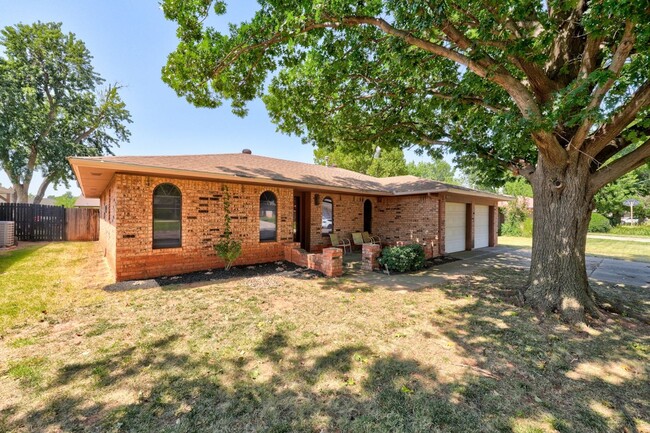 Newly remodeled Edmond home half a mile fr... - Newly remodeled Edmond home half a mile fr...