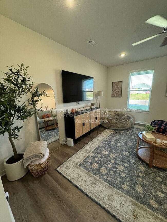 Photo - 4801 W Triangle St