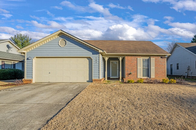 Photo - 127 Hollington Dr NE