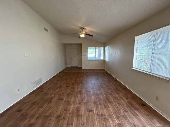 Photo - 2108 Carousel Dr