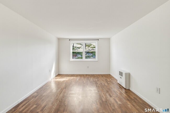 Photo - 889 Farmington Ave Unidad 3F