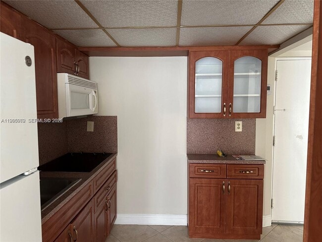 Photo - 17570 Atlantic Blvd Unidad 407