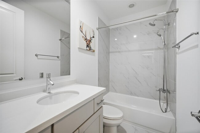 Photo - 707 Bringhurst St