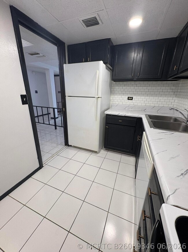 3660 Inverrary Dr Unit 1b