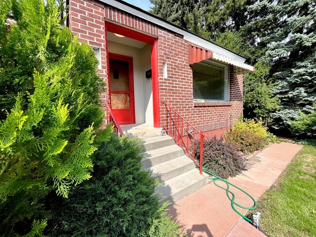 Building Photo - 705 East Third Unit House