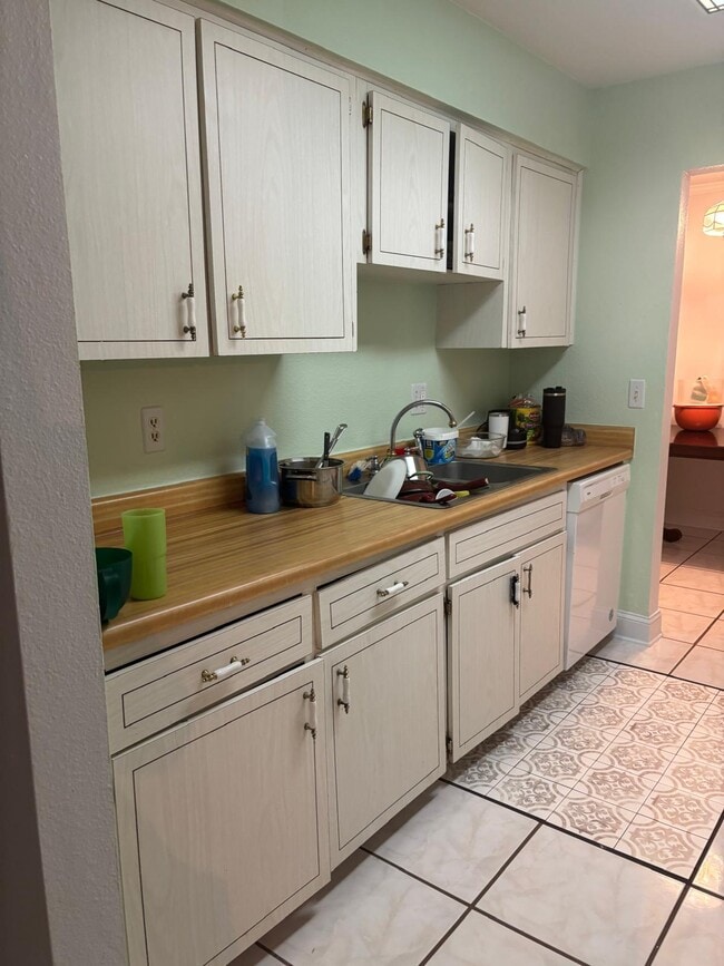 Photo - 6925 Orkney Ave N