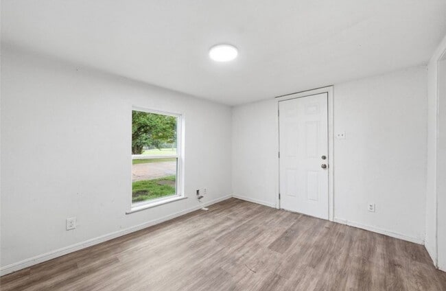 Photo - 1827 Wood Ave