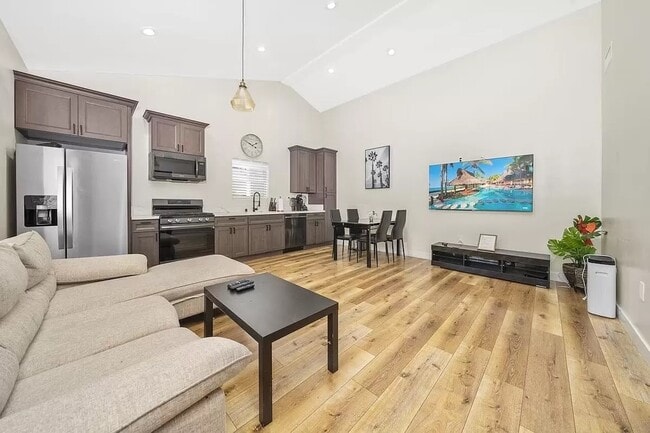 Photo - 7519 Graves Ave