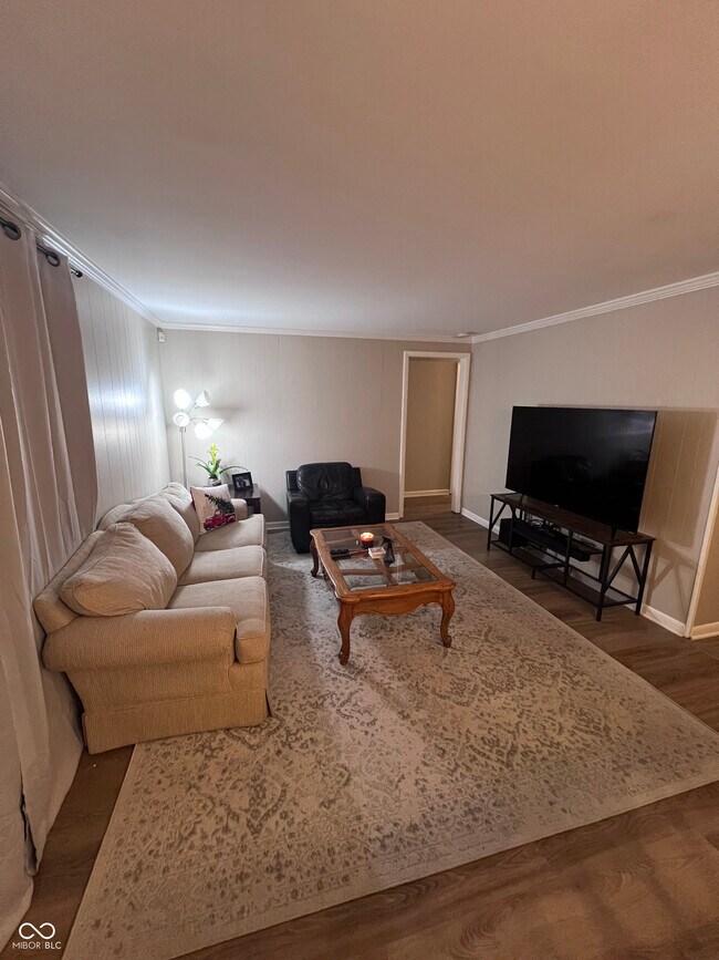 Photo - 1147 Darby Ln