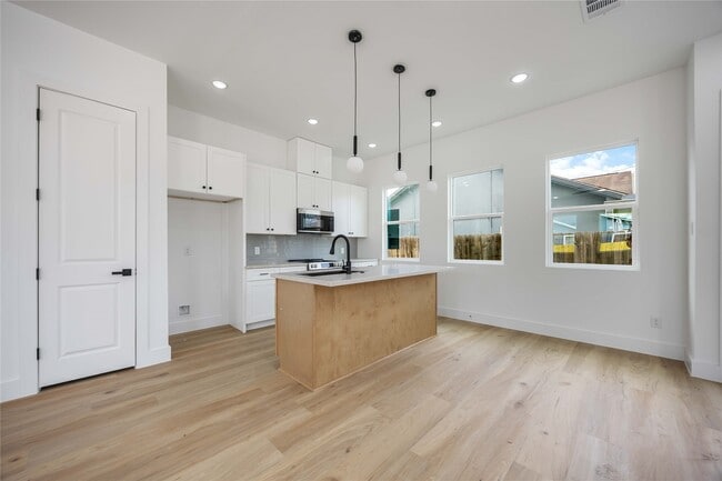 Photo - 4804 Carmen St