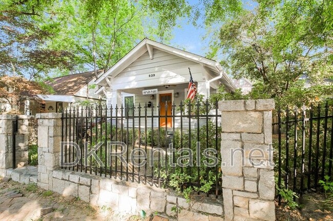 Photo - 839 Lake Ave NE