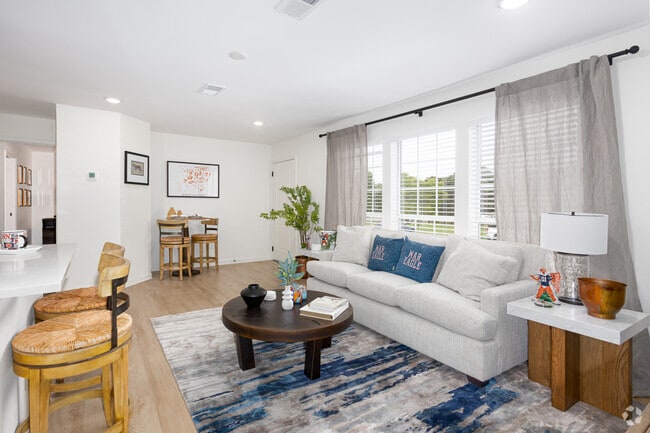 2BR, 2BA - 1,107SF - Living Room