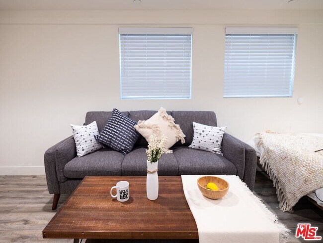 Photo - 1147 W 37th St Unidad 1