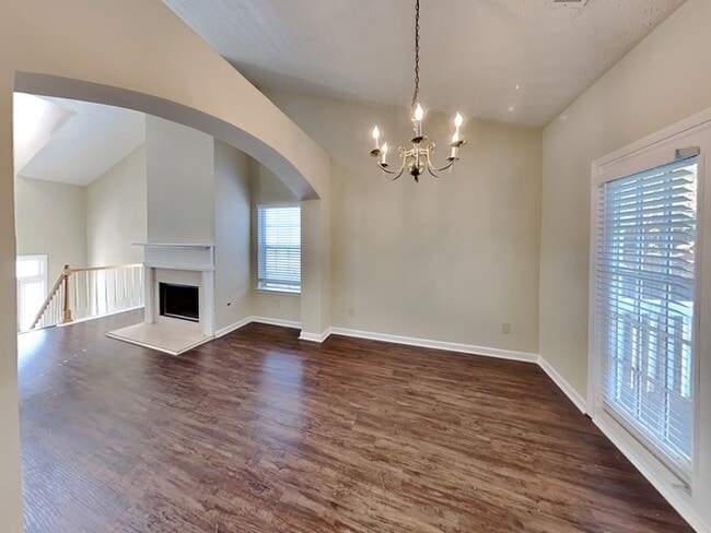 Photo - 320 Lake Royale Pl