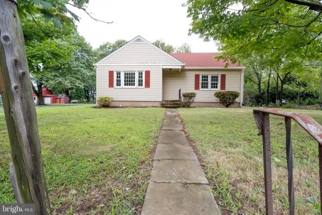 Building Photo - 912 Hilltown Pike Rental