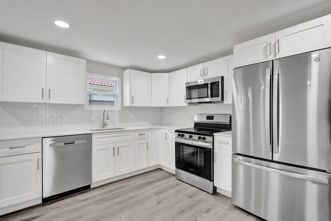 Building Photo - 235 NW 10th Ave Rental