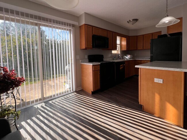 Photo - 2B1b Apartment Sublease Available at Cheswick Village