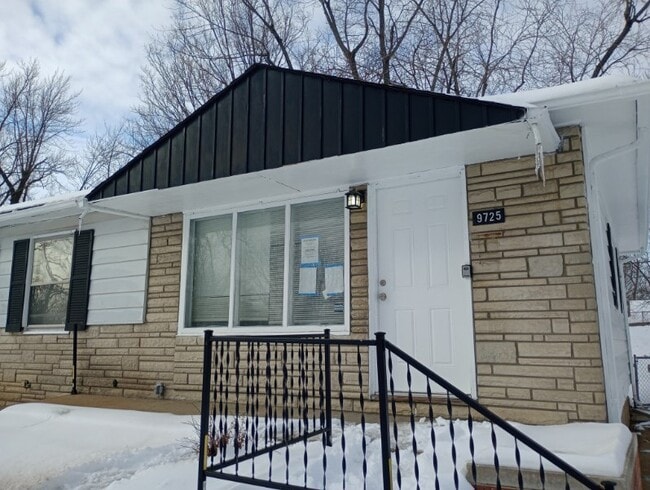 Building Photo - 9725 Medford Dr