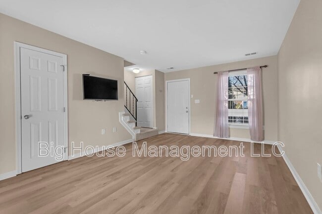 Photo - 490 Arwell Ct