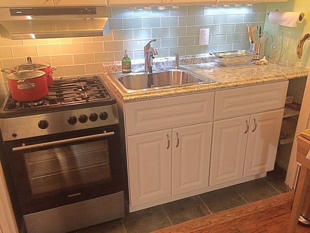 Kitchen area - 1420 York Ave Unit 3D