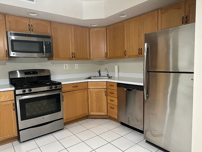 Kitchen - 1225 Norwalk Rd Condo Unit 29