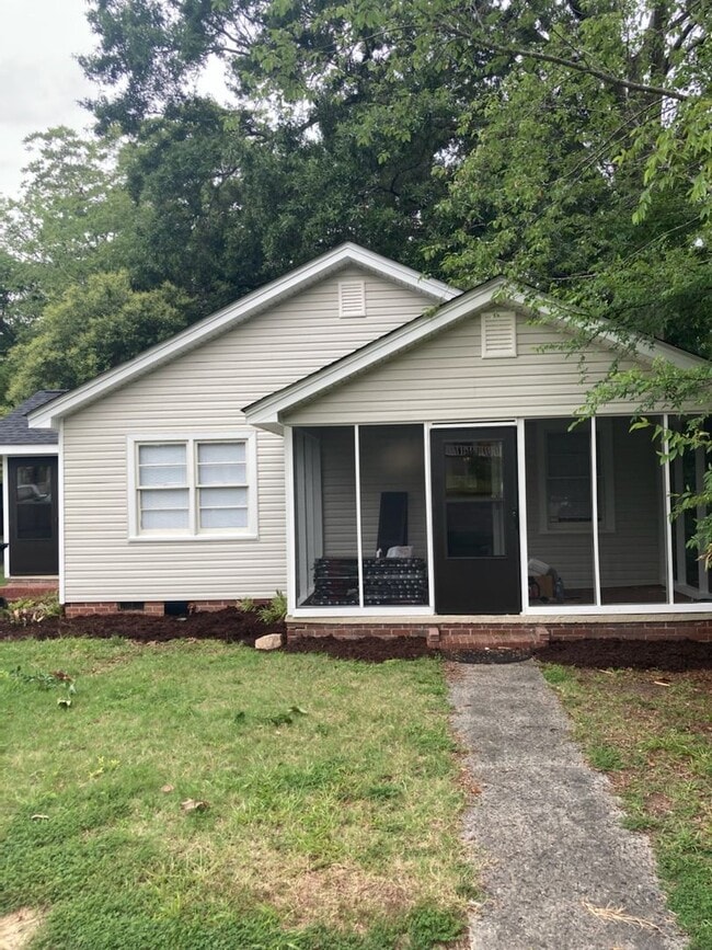 Building Photo - 2 Bedroom, 1 Bath House - Located within Walking Distance of Winthrop University and Shopping