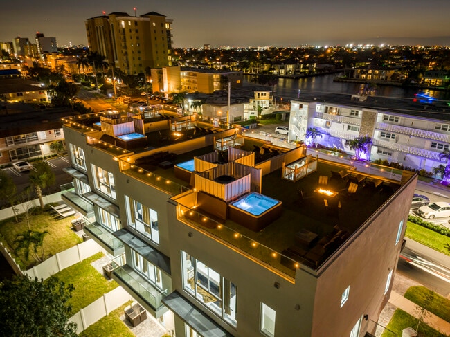 Photo - 1006 N Riverside Dr