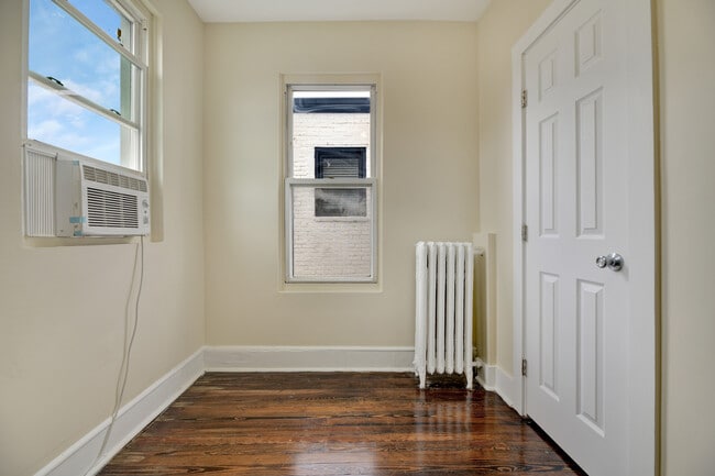 Photo - 618 Columbia Rd NW