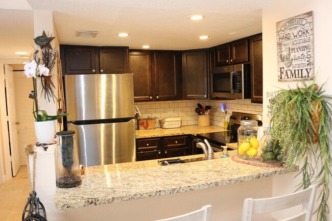 Photo - 1548 SE Royal Green Cir Unidad M-207