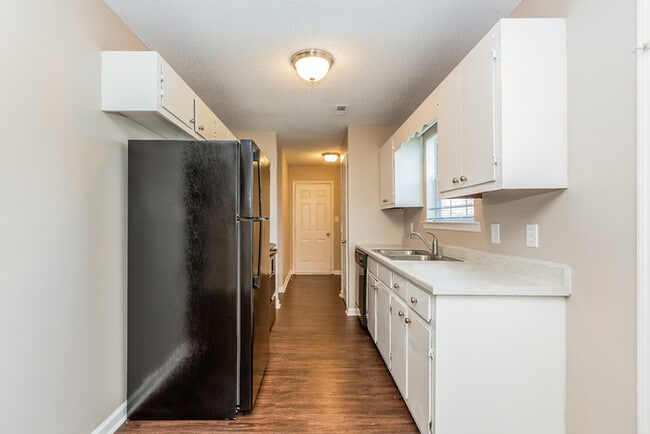 Photo - 1585 Patterson Ln