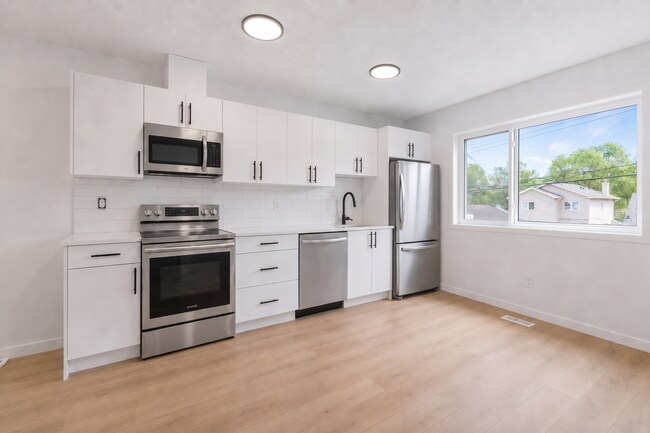 Photo - 12127-12193 93 St NW Unit GAR 12127