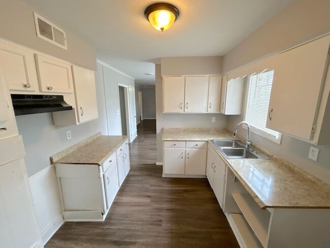 Photo - 4235 Camelot Ave