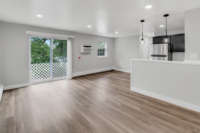 Photo - Primavera Square