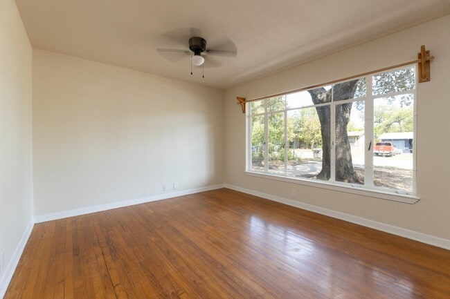 Photo - 222 Dryden Dr