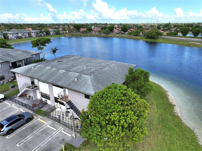 Building Photo - 13261 SW 17th Ln Unit 26-5