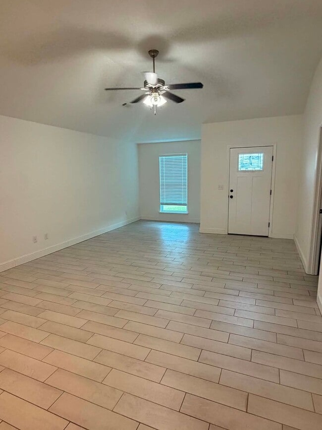 Photo - 347 Sidney Ln