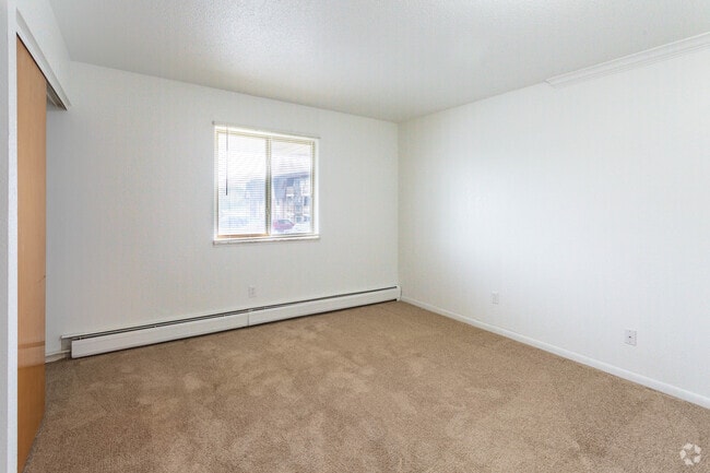 2 BR, 1 BA - 920 SF