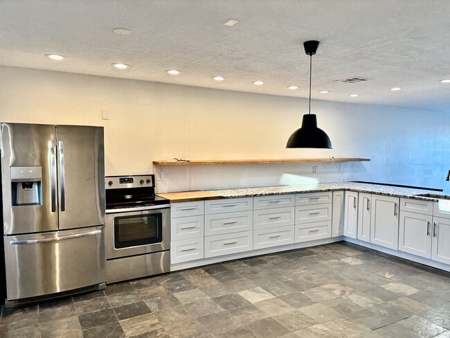 Photo - 2700 Vista Grande Dr NW