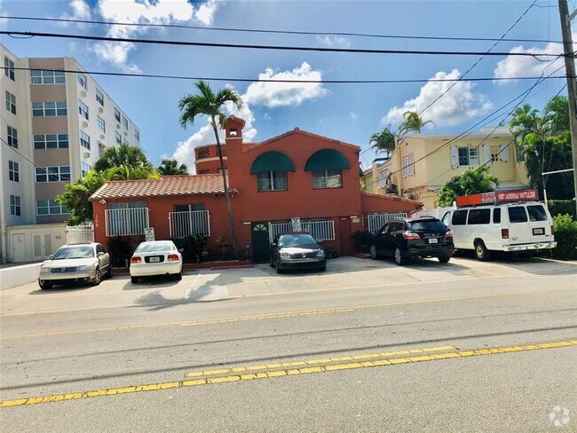 Building Photo - 109 N Birch Rd Unit 7 Rental