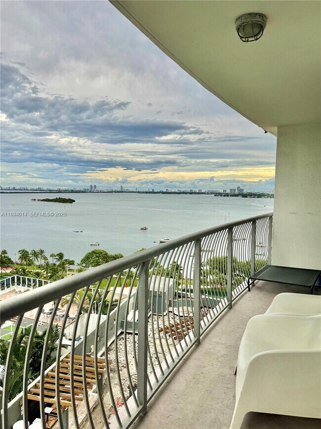 Building Photo - 1750 N Bayshore Dr Unit 1605