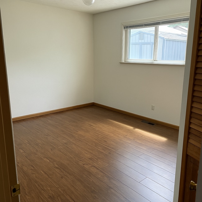 Dormitorio - 7212 N Hodge Ave