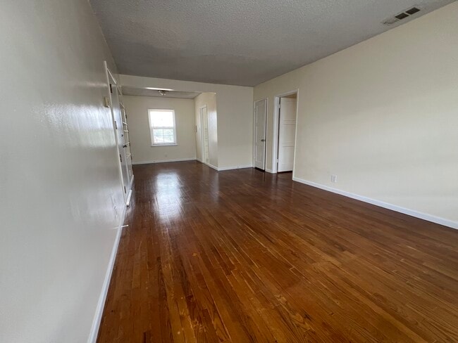Photo - 3927 W 105th St Unidad C