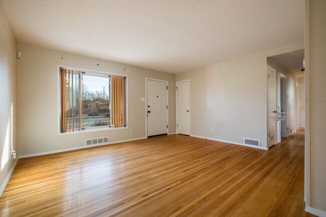 Photo - 813 Manzano St NE