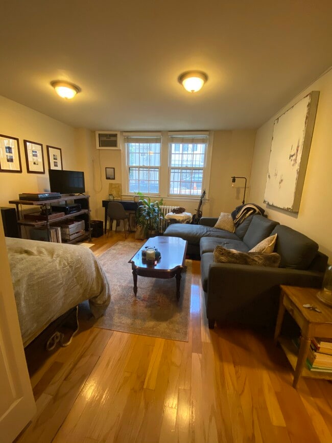 Building Photo - 2032 Belmont Rd NW Unit 136