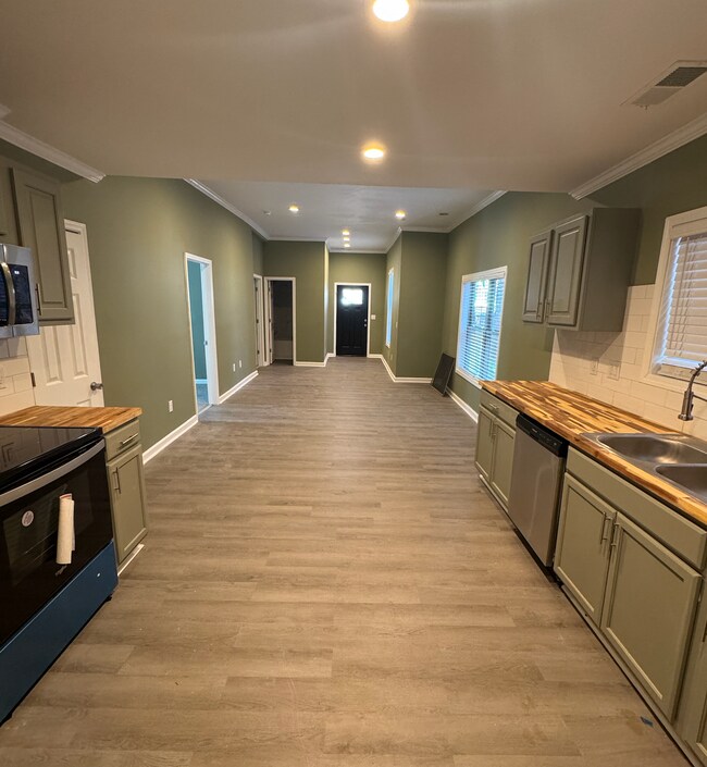 301 W Deaderick St House House Rental in Jackson, TN