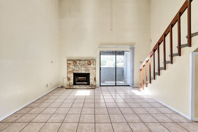 Photo - ***MOVE-IN SPECIAL: ONE WEEK FREE***Stylis...