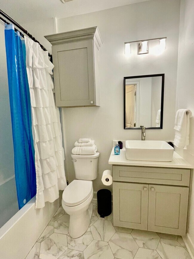 Photo - 415 Bedford Dr