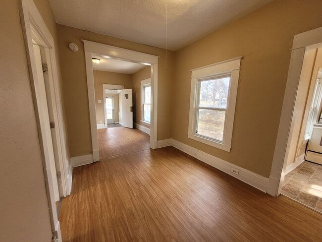 Building Photo - Two Bedroom Home with Washer/Dryer