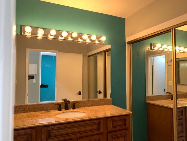 Photo - 1040 W MacArthur Blvd Unit 144