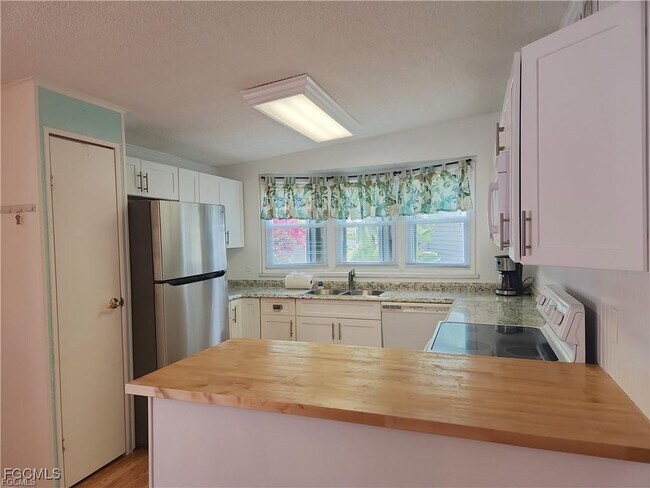 Photo - 10401 Circle Pine Rd